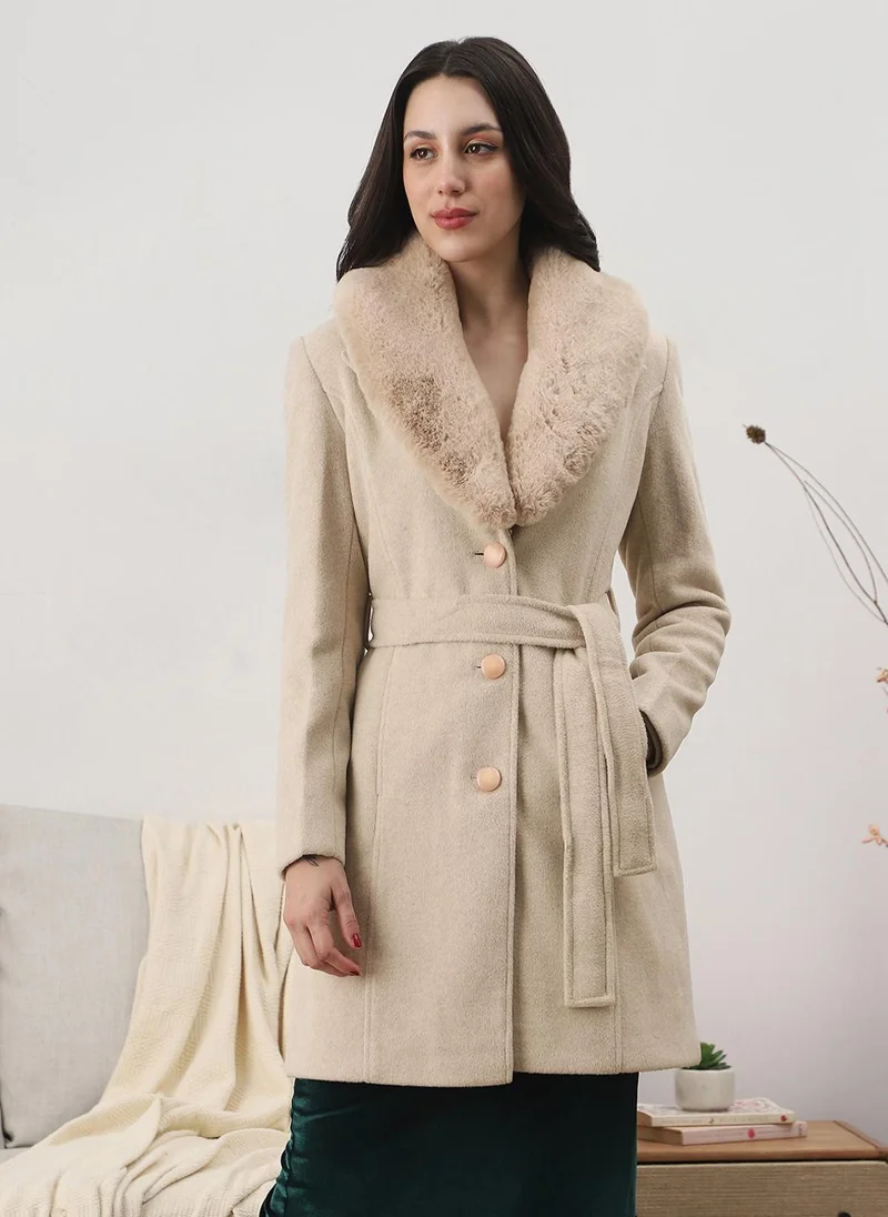 جلو باص Globus Women Off White Shawl Collar Long Sleeves Solid Self Design Faux Fur Detail 2 Pockets Hip Length Belted Winterwear Overcoat